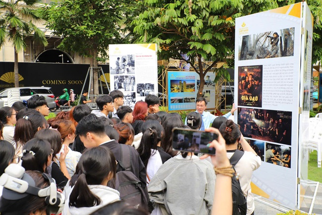 Khai mạc Triển lãm ảnh "Thành phố Hồ Chí Minh vươn mình cùng đất nước qua góc nhìn điện ảnh" - Ảnh 4.