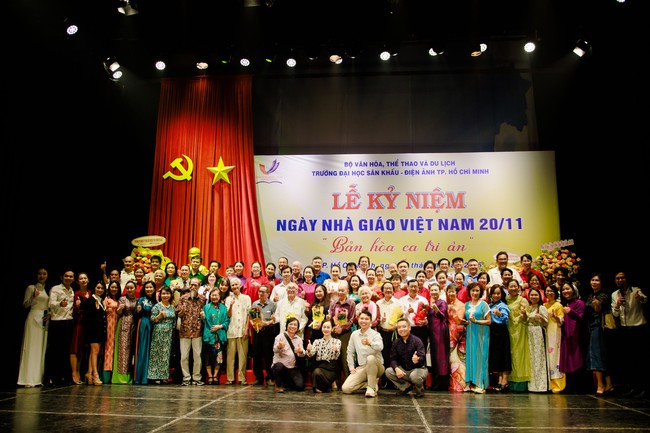 Trường ĐH Sân khấu – Điện ảnh TP.HCM tổ chức kỷ niệm 43 năm Ngày Nhà giáo Việt Nam 20/11 - Ảnh 4.