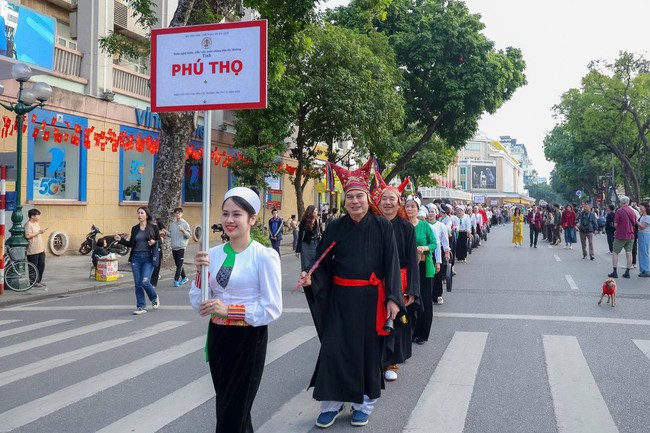 Rực rỡ sắc màu văn hóa dân tộc Mường giữa lòng Thủ đô Hà Nội - Ảnh 2.