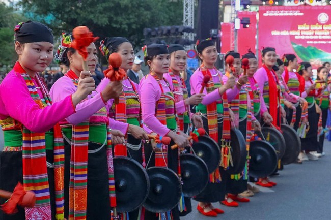 Rực rỡ sắc màu văn hóa dân tộc Mường giữa lòng Thủ đô Hà Nội - Ảnh 3.