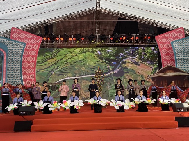 Khai mạc Ngày hội Văn hóa dân tộc Mường lần thứ 2, năm 2025 - Ảnh 6. Khai mạc Ngày hội Văn hóa dân tộc Mường lần thứ 2, năm 2025 - Ảnh 6.