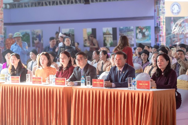 Khai mạc Ngày hội Văn hóa dân tộc Mường lần thứ 2, năm 2025 - Ảnh 1. Khai mạc Ngày hội Văn hóa dân tộc Mường lần thứ 2, năm 2025 - Ảnh 1.