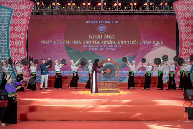 Khai mạc Ngày hội Văn hóa dân tộc Mường lần thứ 2, năm 2025 - Ảnh 3. Khai mạc Ngày hội Văn hóa dân tộc Mường lần thứ 2, năm 2025 - Ảnh 3.