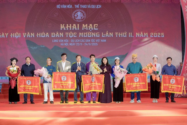 Khai mạc Ngày hội Văn hóa dân tộc Mường lần thứ 2, năm 2025 - Ảnh 4. Khai mạc Ngày hội Văn hóa dân tộc Mường lần thứ 2, năm 2025 - Ảnh 4.