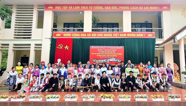 Bảo tồn, phát huy nghệ thuật múa khèn của dân tộc Mông - Ảnh 2.