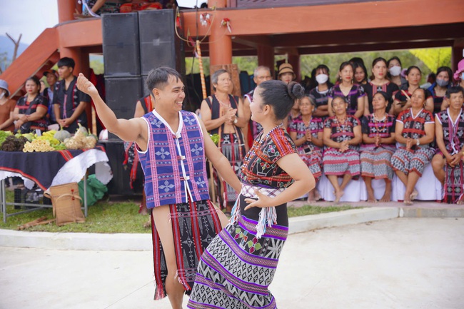 TP Huế bảo tồn dân ca, dân vũ các dân tộc thiểu số gắn với phát triển du lịch - Ảnh 1.