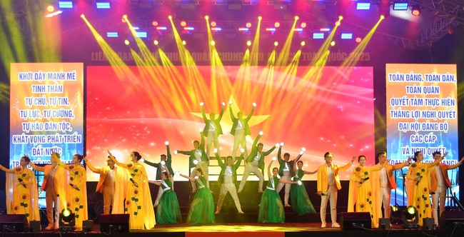 Phát huy các giá trị văn hóa truyền thống, xây dựng phong trào văn hóa, văn nghệ ở cơ sở - Ảnh 2. Phát huy các giá trị văn hóa truyền thống, xây dựng phong trào văn hóa, văn nghệ ở cơ sở - Ảnh 2.