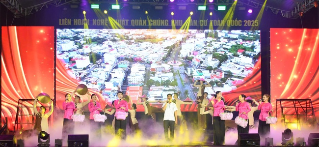 Lan tỏa giá trị văn hóa từng vùng đất qua Liên hoan Nghệ thuật quần chúng Khu dân cư toàn quốc - Ảnh 2.