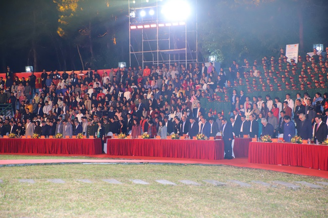 Khai mạc Tuần Đại đoàn kết các dân tộc - Di sản Văn hóa Việt Nam: Đoàn kết một lòng – Hướng về Miền Trung - Ảnh 1. Khai mạc Tuần Đại đoàn kết các dân tộc - Di sản Văn hóa Việt Nam: Đoàn kết một lòng – Hướng về Miền Trung - Ảnh 1.