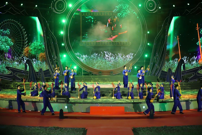 Khai mạc Tuần Đại đoàn kết các dân tộc - Di sản Văn hóa Việt Nam: Đoàn kết một lòng – Hướng về Miền Trung - Ảnh 7. Khai mạc Tuần Đại đoàn kết các dân tộc - Di sản Văn hóa Việt Nam: Đoàn kết một lòng – Hướng về Miền Trung - Ảnh 7.