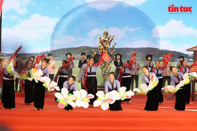 Điểm báo hoạt động ngành Văn hóa, Thể thao và Du lịch ngày 24/11/2025 - Ảnh 1. Điểm báo hoạt động ngành Văn hóa, Thể thao và Du lịch ngày 24/11/2025 - Ảnh 1.