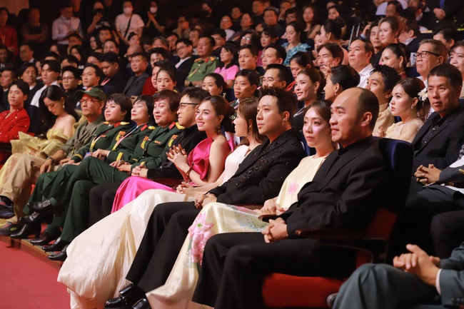 Bế mạc và trao giải Liên hoan Phim Việt Nam lần thứ XXIV - Ảnh 2. Bế mạc và trao giải Liên hoan Phim Việt Nam lần thứ XXIV - Ảnh 2.