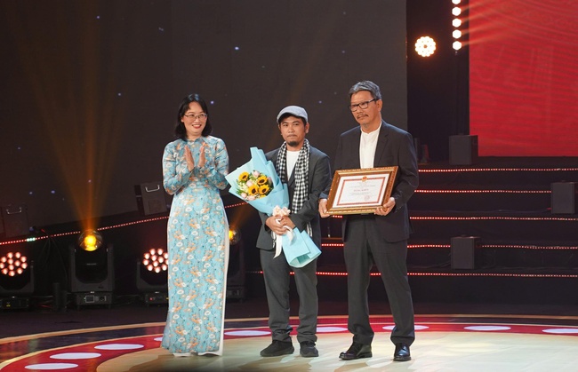 Bế mạc và trao giải Liên hoan Phim Việt Nam lần thứ XXIV - Ảnh 9. Bế mạc và trao giải Liên hoan Phim Việt Nam lần thứ XXIV - Ảnh 9.