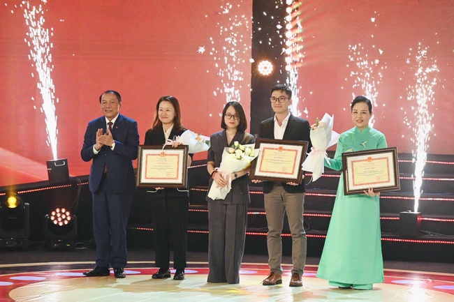 Bế mạc và trao giải Liên hoan Phim Việt Nam lần thứ XXIV - Ảnh 7. Bế mạc và trao giải Liên hoan Phim Việt Nam lần thứ XXIV - Ảnh 7.