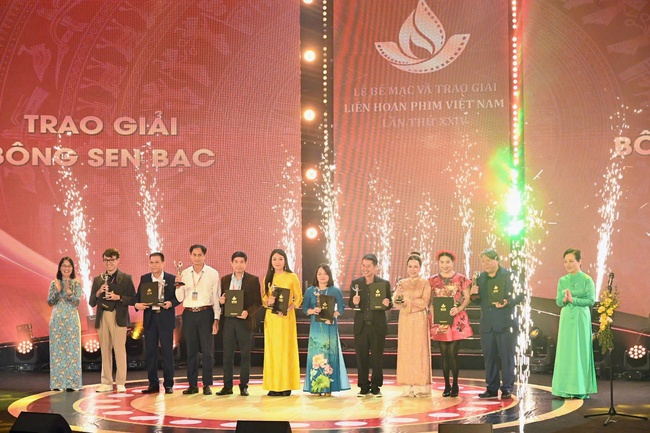 Bế mạc và trao giải Liên hoan Phim Việt Nam lần thứ XXIV - Ảnh 15. Bế mạc và trao giải Liên hoan Phim Việt Nam lần thứ XXIV - Ảnh 15.