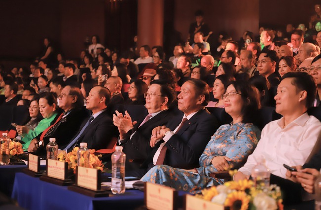 Bế mạc và trao giải Liên hoan Phim Việt Nam lần thứ XXIV - Ảnh 1. Bế mạc và trao giải Liên hoan Phim Việt Nam lần thứ XXIV - Ảnh 1.