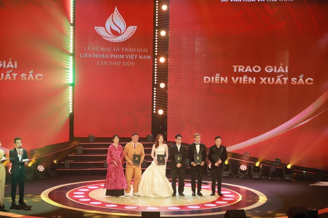 Bế mạc và trao giải Liên hoan Phim Việt Nam lần thứ XXIV - Ảnh 12. Bế mạc và trao giải Liên hoan Phim Việt Nam lần thứ XXIV - Ảnh 12.