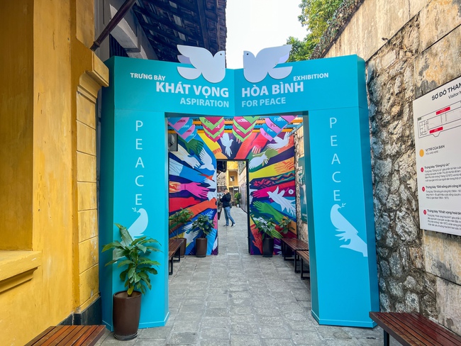 Tái hiện hào khí Điện Biên Phủ trên không qua trưng bày "Khát vọng hòa bình" - Ảnh 3. Tái hiện hào khí Điện Biên Phủ trên không qua trưng bày "Khát vọng hòa bình" - Ảnh 3.