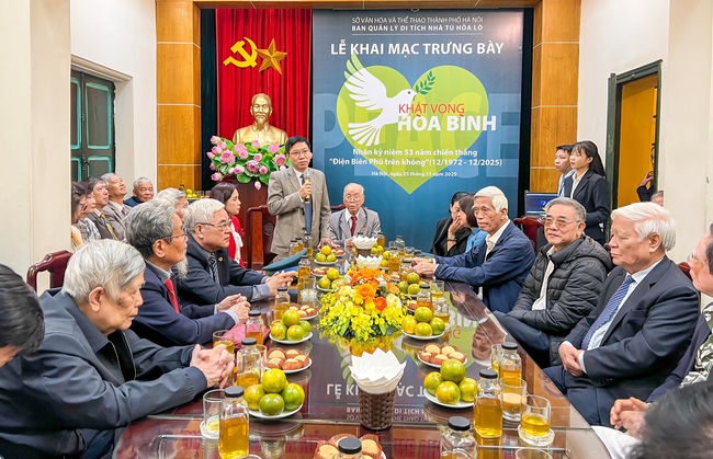 Tái hiện hào khí Điện Biên Phủ trên không qua trưng bày "Khát vọng hòa bình" - Ảnh 1. Tái hiện hào khí Điện Biên Phủ trên không qua trưng bày "Khát vọng hòa bình" - Ảnh 1.