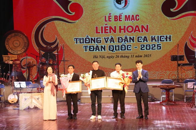Bế mạc Liên hoan Tuồng và Dân ca kịch toàn quốc 2025 - Ảnh 4.