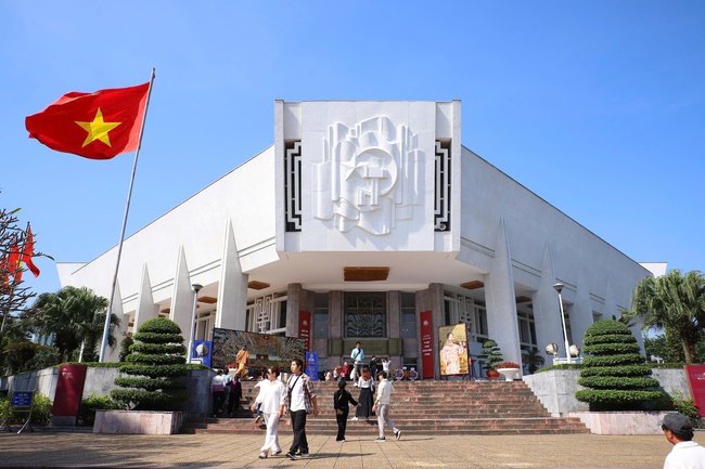 Bảo tàng Hồ Chí Minh: Điểm đến văn hóa - chính trị đặc biệt trong lòng Thủ đô Hà Nội - Ảnh 1.