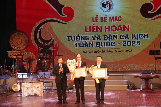 Bế mạc Liên hoan Tuồng và Dân ca kịch toàn quốc 2025 - Ảnh 3.