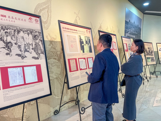 Hơn 100 tư liệu, tài liệu lưu trữ được giới thiệu tại triển lãm hợp tác hữu nghị Việt Nam - Trung Quốc - Ảnh 10.