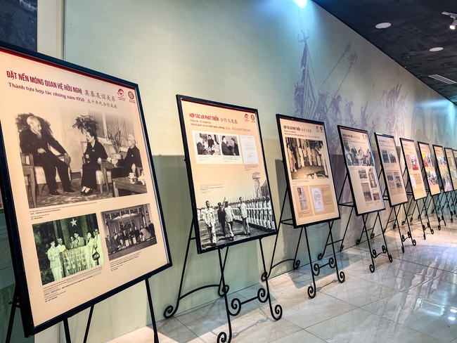 Hơn 100 tư liệu, tài liệu lưu trữ được giới thiệu tại triển lãm hợp tác hữu nghị Việt Nam - Trung Quốc - Ảnh 6.