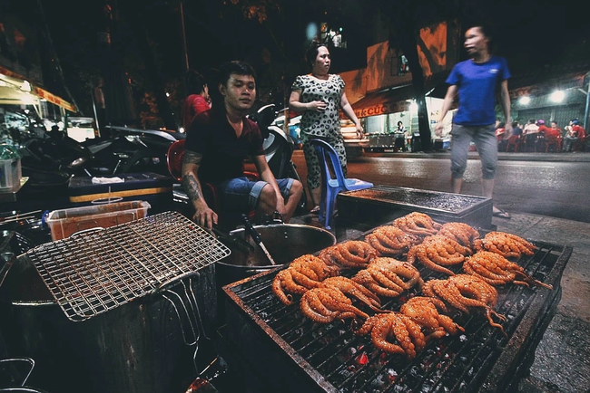 Vĩnh Khánh vào danh sách đường phố thú vị nhất thế giới - Ảnh 1.