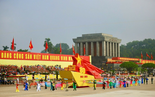 Tặng Bằng khen cho tập thể và cá nhân có thành tích xuất sắc trong các hoạt động kỷ niệm 80 năm Cách mạng tháng Tám thành công và Quốc khánh 2/9 - Ảnh 1.