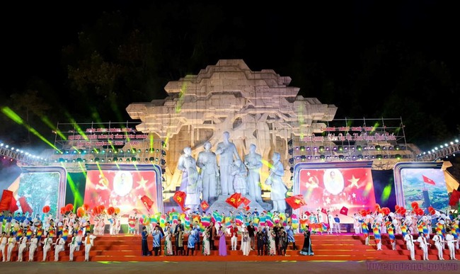 Tuyên Quang: Tạo chuyển biến mạnh mẽ trong công tác xây dựng và phát triển văn hóa - Ảnh 1.