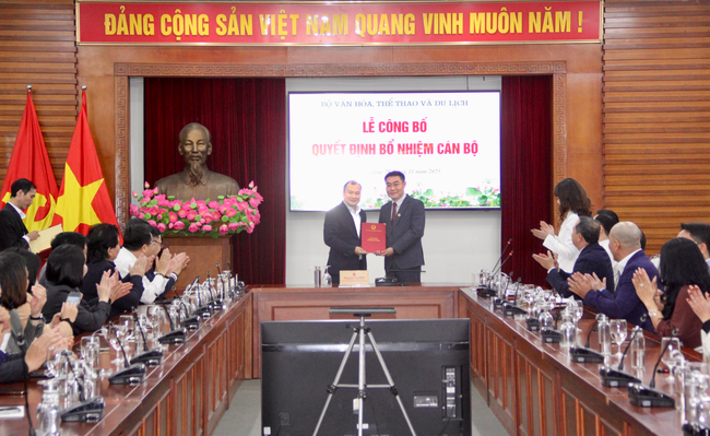 Bộ VHTTDL công bố và trao các quyết định về bổ nhiệm cán bộ - Ảnh 3. Bộ VHTTDL công bố và trao các quyết định về bổ nhiệm cán bộ - Ảnh 3.