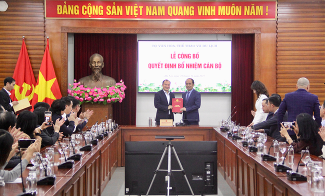 Bộ VHTTDL công bố và trao các quyết định về bổ nhiệm cán bộ - Ảnh 4. Bộ VHTTDL công bố và trao các quyết định về bổ nhiệm cán bộ - Ảnh 4.