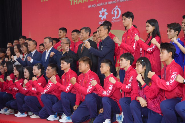 Ra mắt trang phục Đoàn Thể thao Việt Nam tại SEA Games 33 - Ảnh 1.