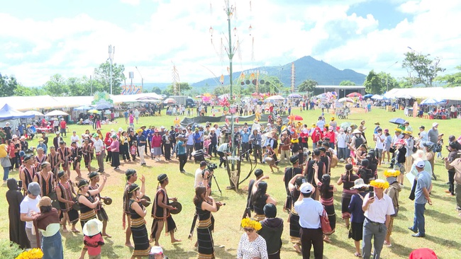 Gia Lai gìn giữ và phát huy bản sắc văn hóa dân tộc thiểu số - Nền tảng cho du lịch bền vững - Ảnh 1. Gia Lai gìn giữ và phát huy bản sắc văn hóa dân tộc thiểu số - Nền tảng cho du lịch bền vững - Ảnh 1.