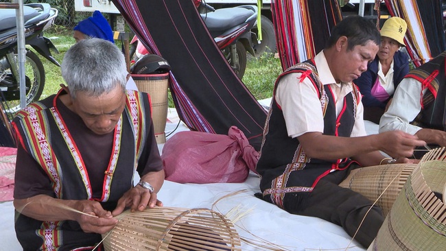 Gia Lai gìn giữ và phát huy bản sắc văn hóa dân tộc thiểu số - Nền tảng cho du lịch bền vững - Ảnh 2. Gia Lai gìn giữ và phát huy bản sắc văn hóa dân tộc thiểu số - Nền tảng cho du lịch bền vững - Ảnh 2.