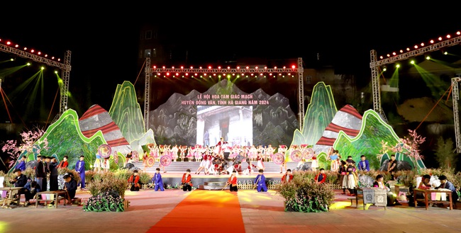 Tuyên Quang ban hành kế hoạch tổ chức Lễ hội hoa Tam giác mạch lần thứ XI và đón nhận các danh hiệu du lịch năm 2025 - Ảnh 1.