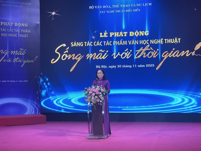 Phó Thủ tướng Mai Văn Chính: Các chiến sĩ văn hoá, nhà văn, nghệ sĩ cần phát huy trách nhiệm với nhân dân, Đảng, Tổ quốc và tương lai dân tộc - Ảnh 4. Phó Thủ tướng Mai Văn Chính: Các chiến sĩ văn hoá, nhà văn, nghệ sĩ cần phát huy trách nhiệm với nhân dân, Đảng, Tổ quốc và tương lai dân tộc - Ảnh 4.