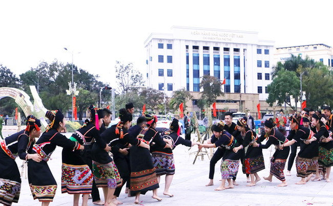 Điện Biên: Từng bước nâng cao mức hưởng thụ về văn hóa cho đồng bào các dân tộc gắn với phát triển du lịch cộng đồng - Ảnh 2. Điện Biên: Từng bước nâng cao mức hưởng thụ về văn hóa cho đồng bào các dân tộc gắn với phát triển du lịch cộng đồng - Ảnh 2.