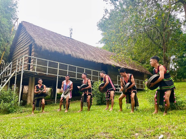 Lâm Đồng: Những chuyển biến tích cực trong công tác bảo tồn, phát huy giá trị văn hóa của các dân tộc thiểu số gắn với phát triển du lịch - Ảnh 2.