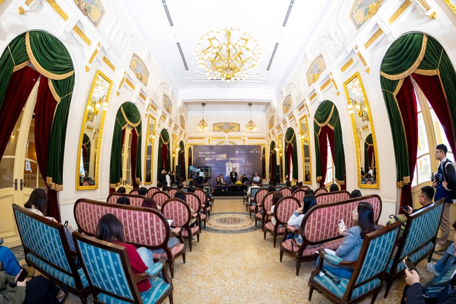 Khi Nhà hát Lớn Hà Nội kể chuyện bằng ánh sáng và âm thanh - Ảnh 8. Khi Nhà hát Lớn Hà Nội kể chuyện bằng ánh sáng và âm thanh - Ảnh 8.