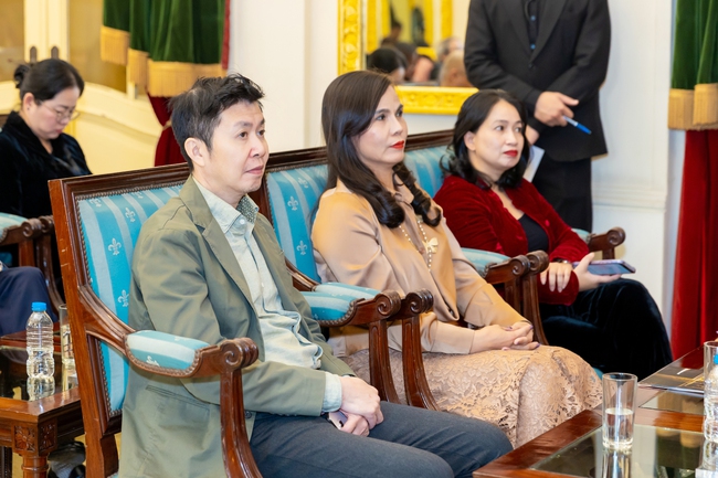 Khi Nhà hát Lớn Hà Nội kể chuyện bằng ánh sáng và âm thanh - Ảnh 2. Khi Nhà hát Lớn Hà Nội kể chuyện bằng ánh sáng và âm thanh - Ảnh 2.