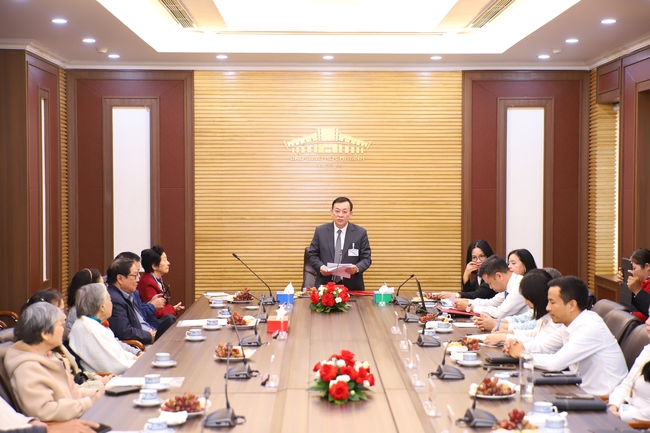 Bảo tàng Hồ Chí Minh tiếp nhận nhiều tài liệu, hiện vật quý về Bác Hồ - Ảnh 1. Bảo tàng Hồ Chí Minh tiếp nhận nhiều tài liệu, hiện vật quý về Bác Hồ - Ảnh 1.