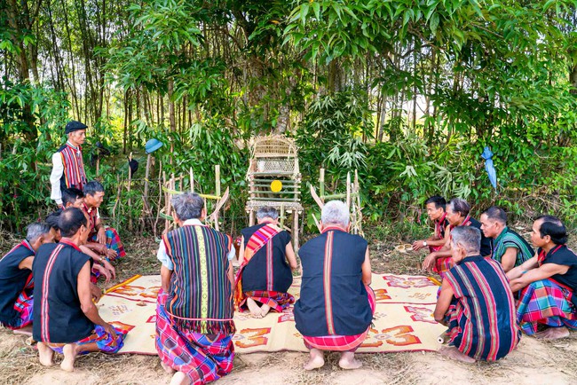 Triển khai 3 mô hình văn hóa điểm nhấn: Đẩy mạnh bảo tồn và khai thác di sản DTTS gắn với du lịch - Ảnh 1. Triển khai 3 mô hình văn hóa điểm nhấn: Đẩy mạnh bảo tồn và khai thác di sản DTTS gắn với du lịch - Ảnh 1.