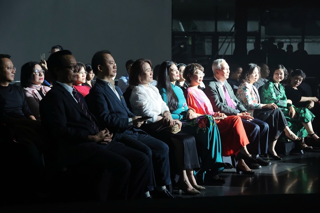 "Khoảnh khắc vĩnh cửu" - Quảng bá hình ảnh Việt Nam trên trường quốc tế thông qua nghệ thuật đương đại - Ảnh 1. "Khoảnh khắc vĩnh cửu" - Quảng bá hình ảnh Việt Nam trên trường quốc tế thông qua nghệ thuật đương đại - Ảnh 1.