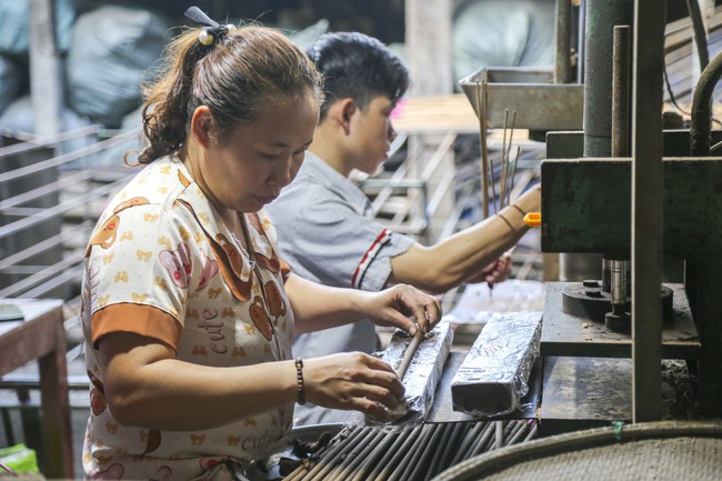 Giữ nghề truyền thống kết hợp phát triển du lịch tại làng hương Thủy Xuân - Ảnh 5.