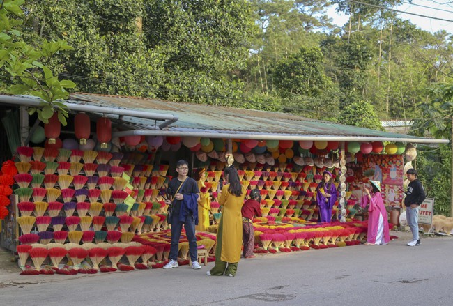 Giữ nghề truyền thống kết hợp phát triển du lịch tại làng hương Thủy Xuân - Ảnh 14.