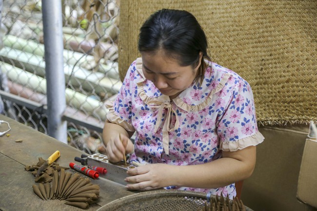 Giữ nghề truyền thống kết hợp phát triển du lịch tại làng hương Thủy Xuân - Ảnh 6.