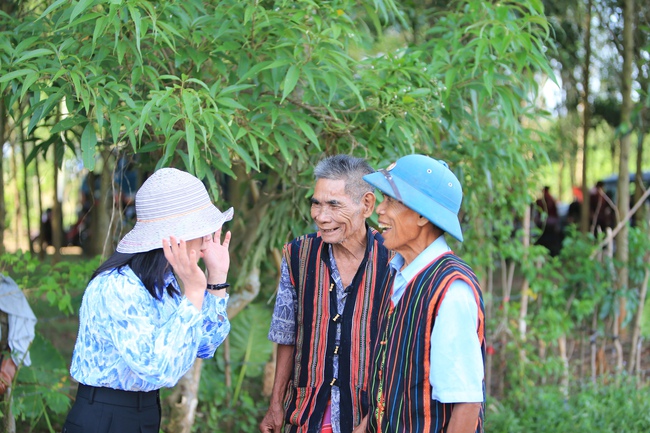 Phát huy bản sắc văn hóa truyền thống để tạo giá trị gia tăng cho sản phẩm địa phương - Ảnh 1.