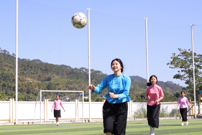 Thể thao - văn hóa - du lịch: Bộ ba tạo nên giải bóng đá nữ độc đáo của Quảng Ninh - Ảnh 1. Thể thao - văn hóa - du lịch: Bộ ba tạo nên giải bóng đá nữ độc đáo của Quảng Ninh - Ảnh 1.